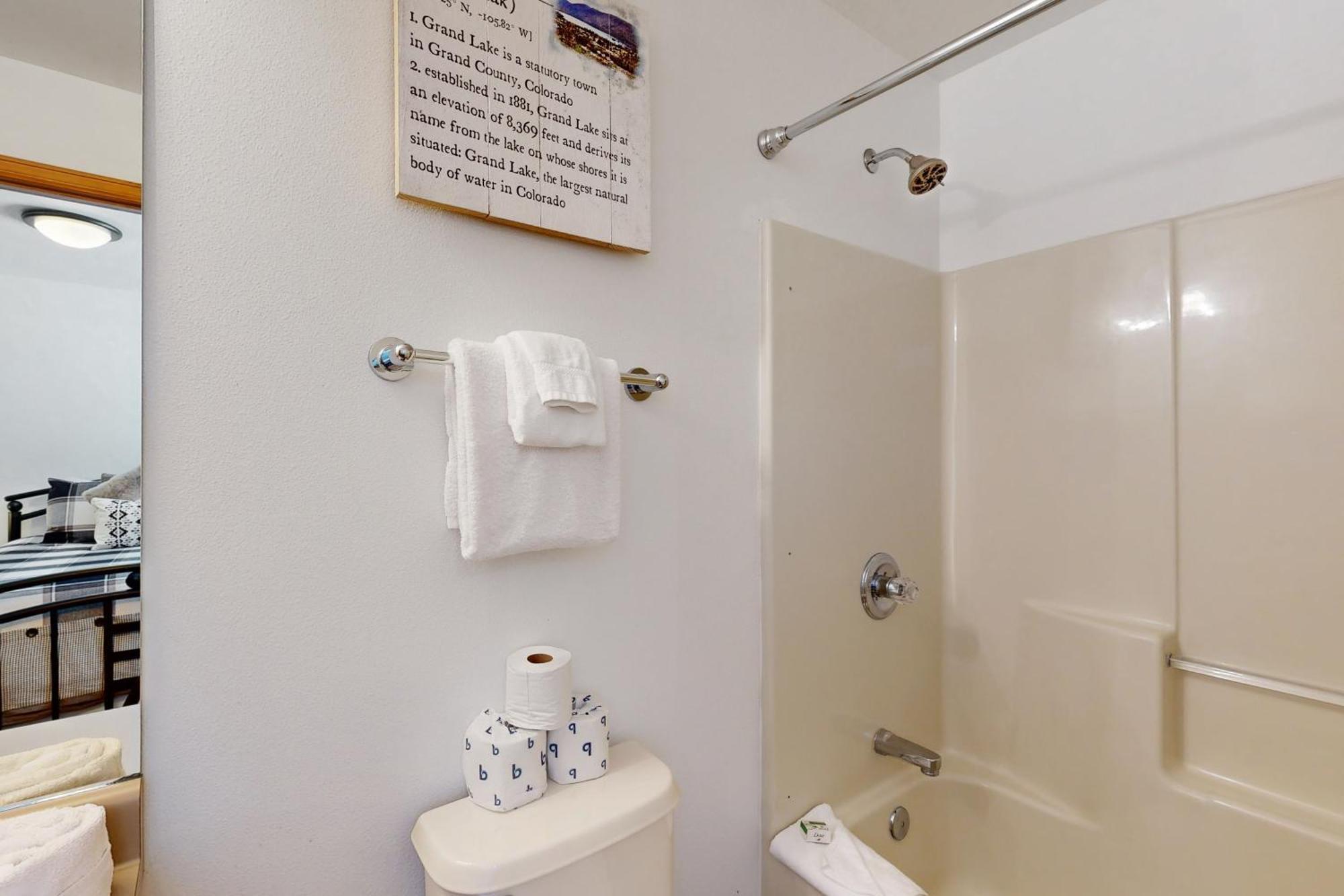 Riverview Condos Grand Lake Phòng bức ảnh